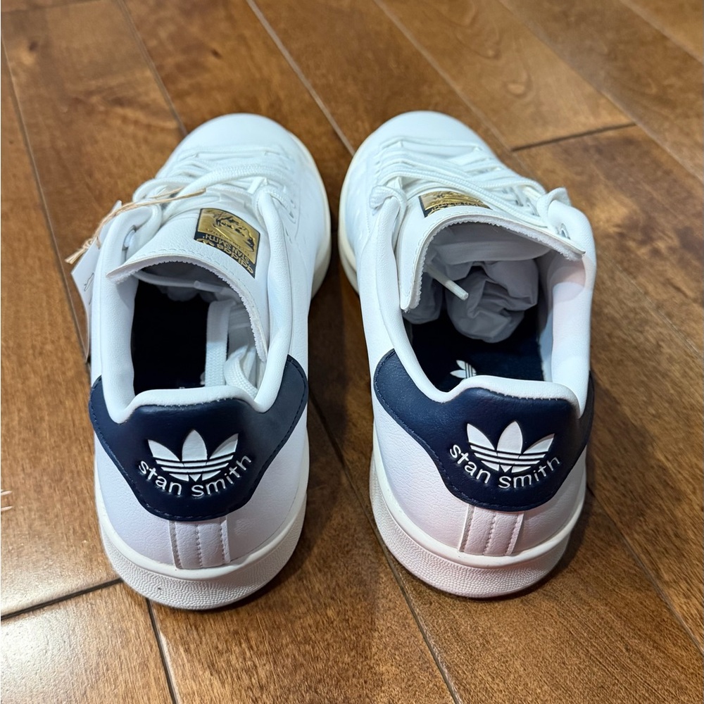 Adidas White and Dark Blue Stan Smith Shoes Unisex WMN 9 / MENS 7.5 - Picture 2 of 6